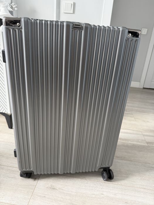 Большой чемодан размер L