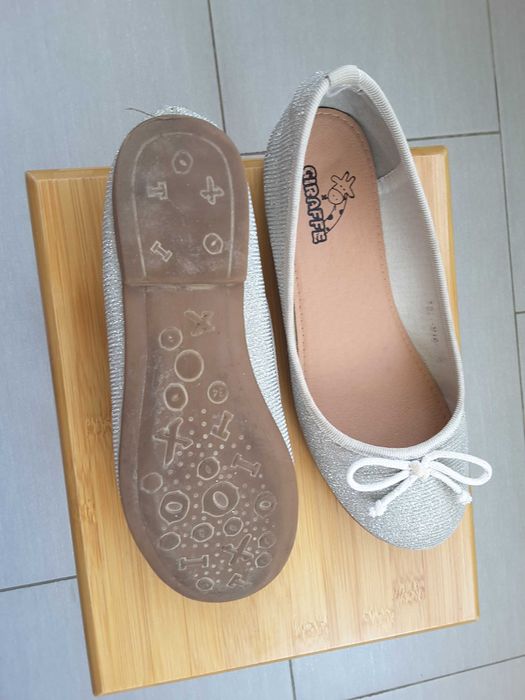 Обувки тип"балерина"сребристи 34 размер