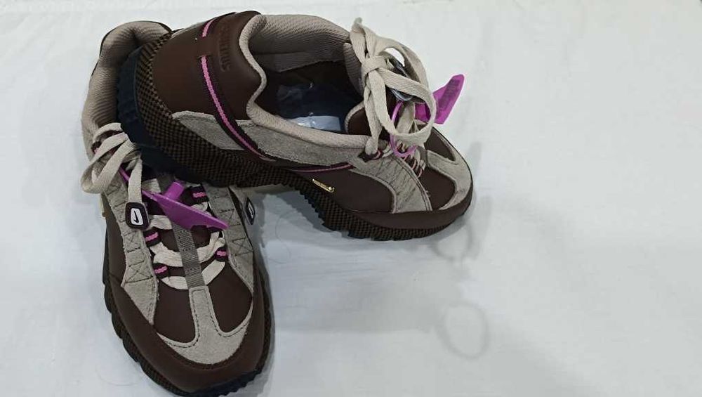Женские кроссовки новые. Размер 39 (24,5) Бренд Nike Air Humara