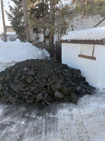 Перекидаю уголь в углярку