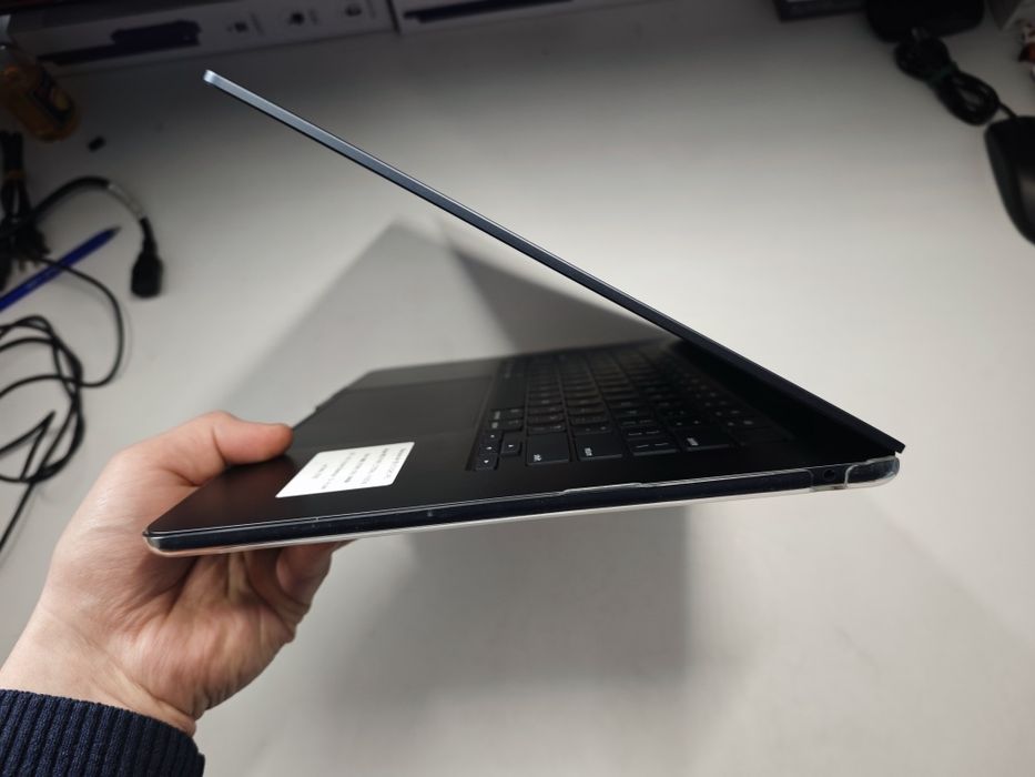 MacBook Air 15 M3 8GB/256GB 12 cycle 100%