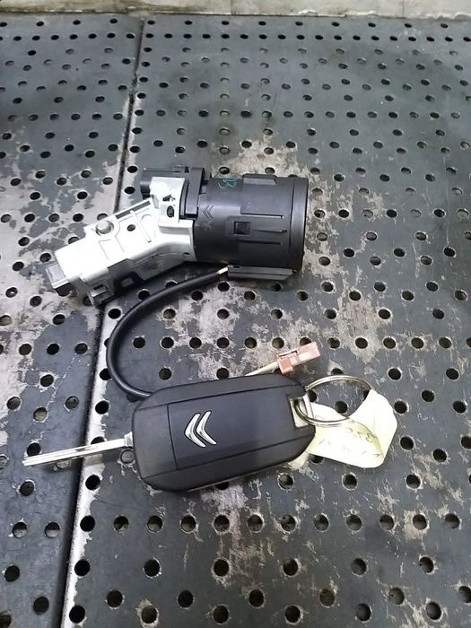 Contact auto cu cheie citroen c3 3 sx 9663123380