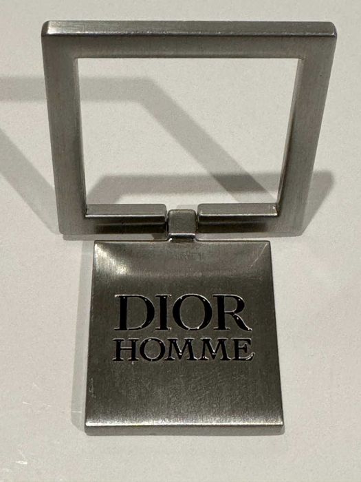 Кольцо для телефона от бренда  dior