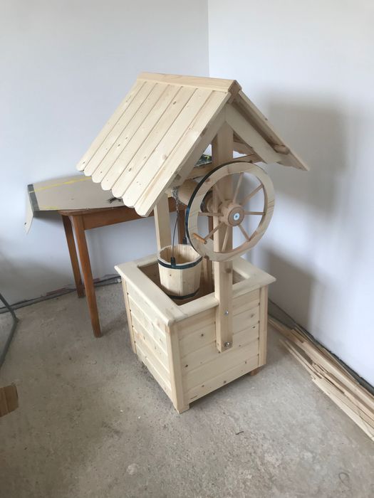 Дървени декорации за двор и градина