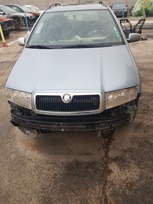 Dezmembram Skoda Fabia 1 breack usa dreapta fata/usa dreapta spate