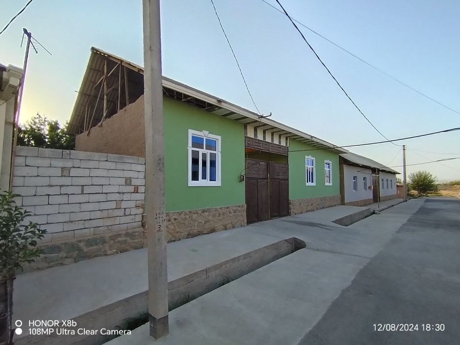 Hovli sotiladi              .