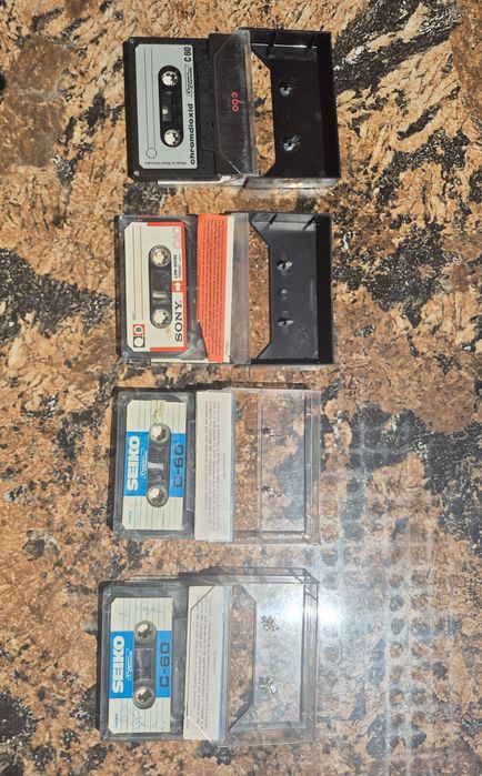 Vând 20 casete audio,muzica45-60-90min.marcile Fuji,Basf,Hitachi,Toshiba,JVC,Samsung,Seiko,Sony ,Gold Star