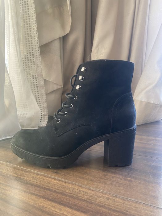 Черен ток дамски обувки