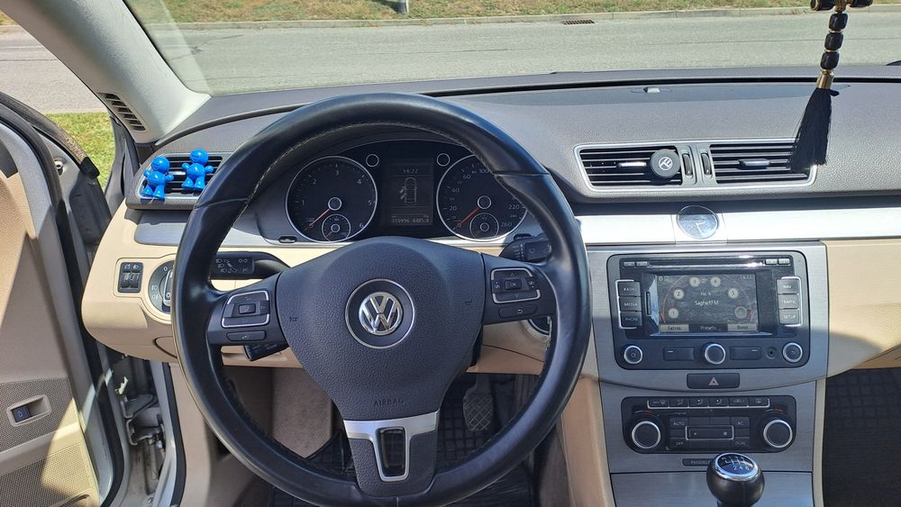 Vând Volkswagen Passat