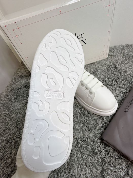 Adidași Alexander McQueen