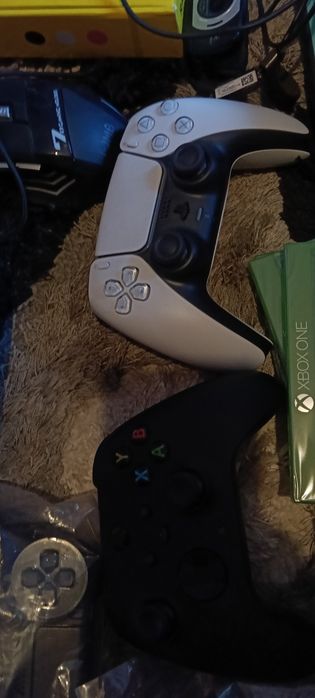 Vând lot accesorii gaming – volan