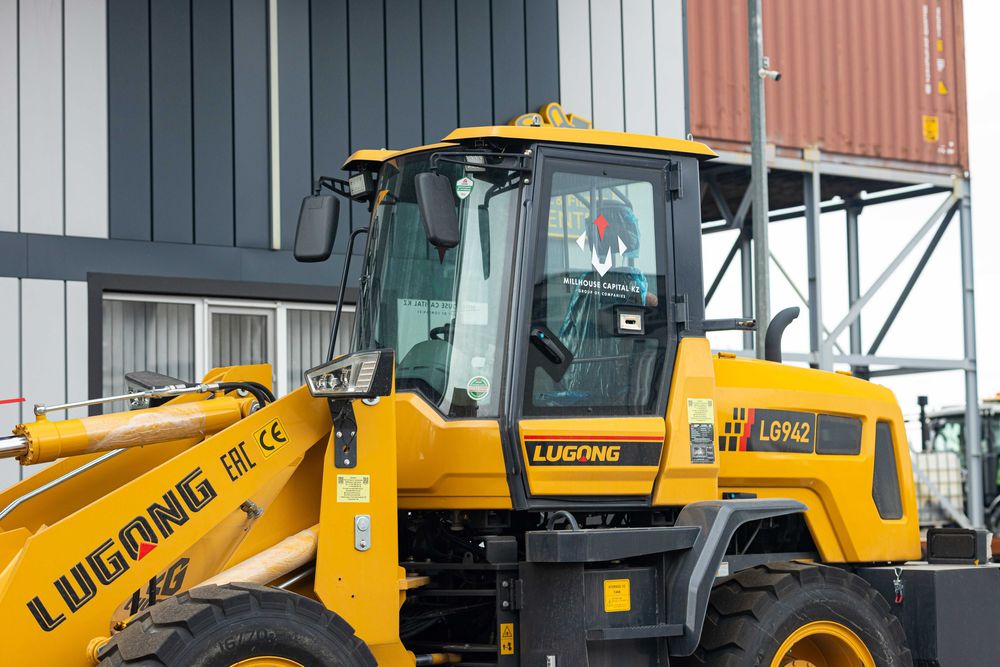 Фронтальны погрузчик LUGONG LG942