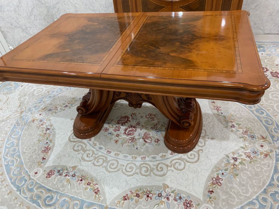 Серванттар  мен стол сатылады