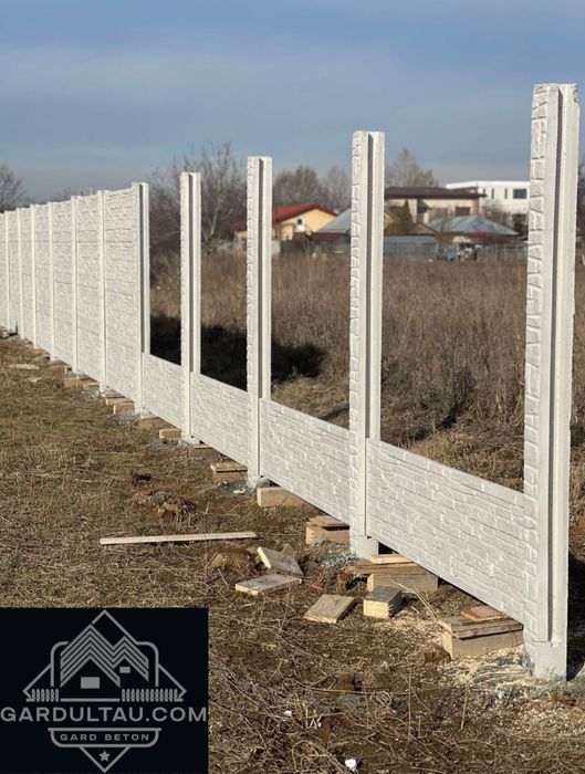 Garduri prefabricate din beton de la gardultau.com placi de gard stalp