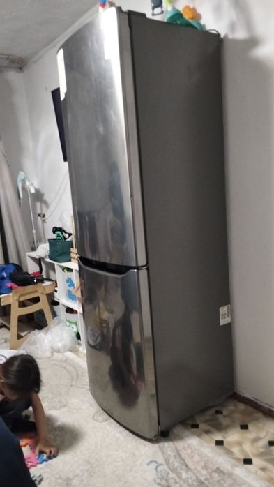 Продам Холодильник LG