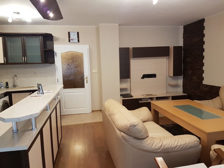 Продава се Тристаен апартамент в Пловдив, Кършияка - 120 кв.м за 5 €/кв.м - Снимка #2