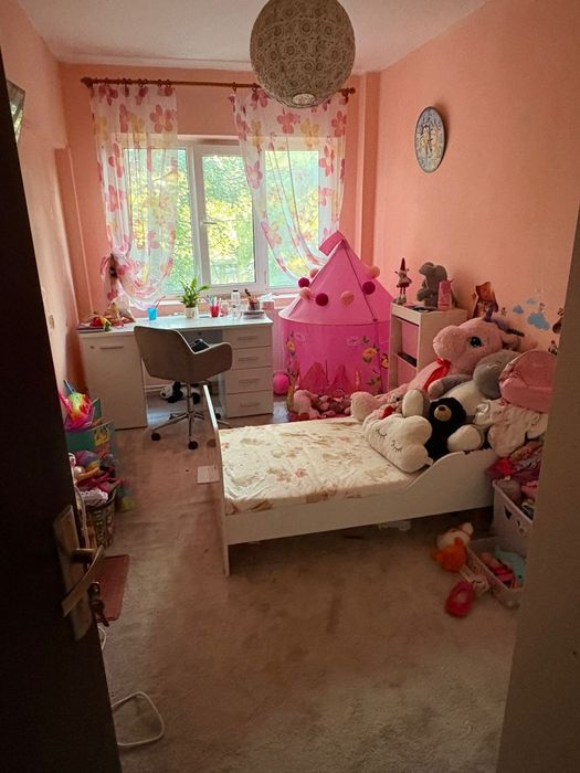 Vand apartament cu 3 camere