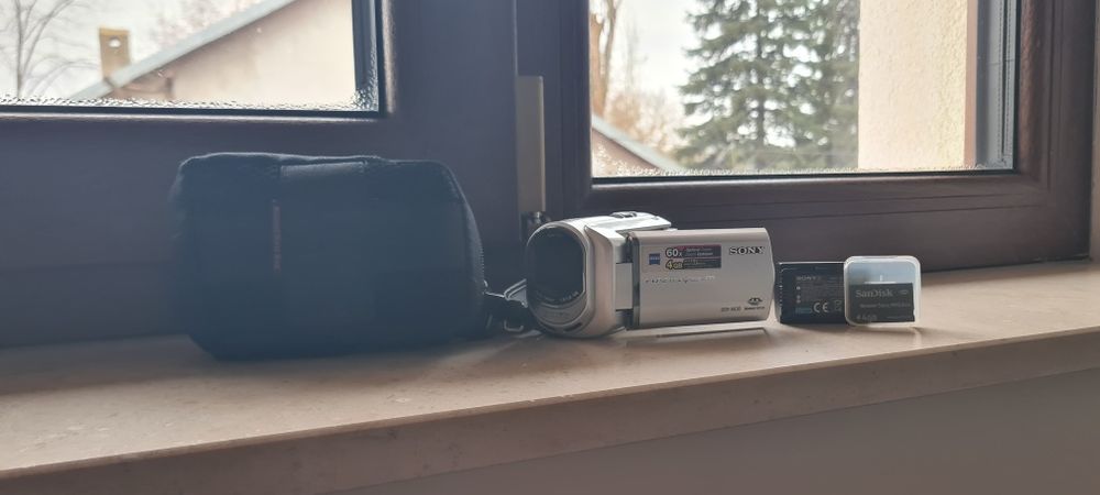 Vând cameră sony handycam 60x