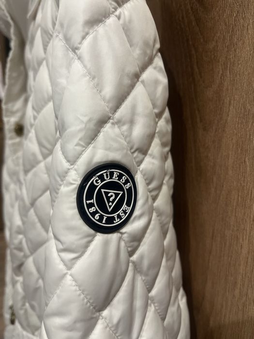 Разпродажба-Guess-Бяло яке