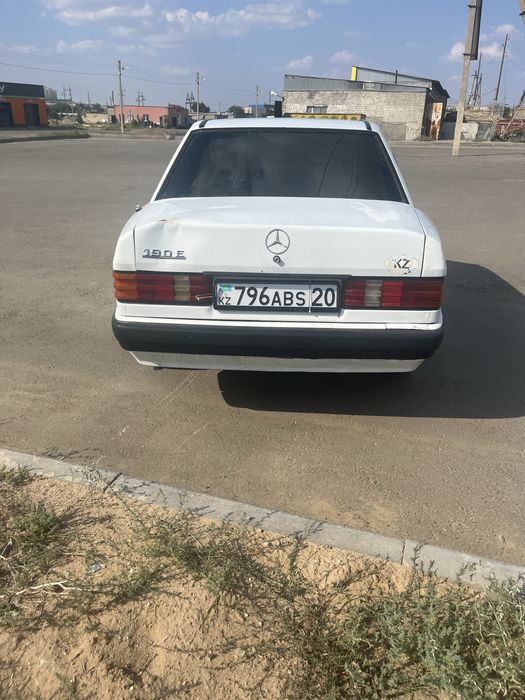 Mersedes w 190 белый механика