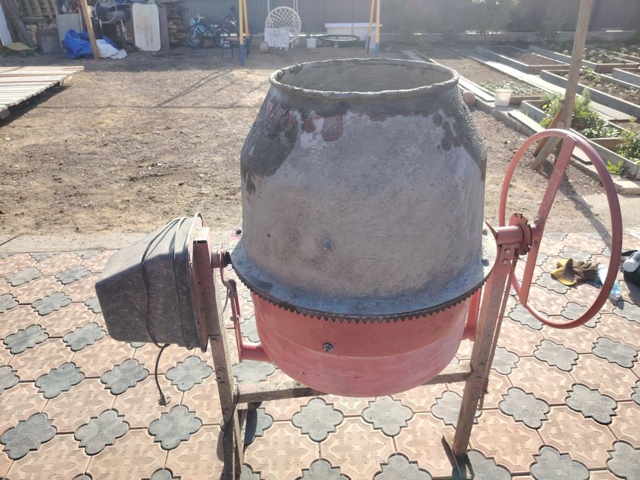 Продам бетономешалку