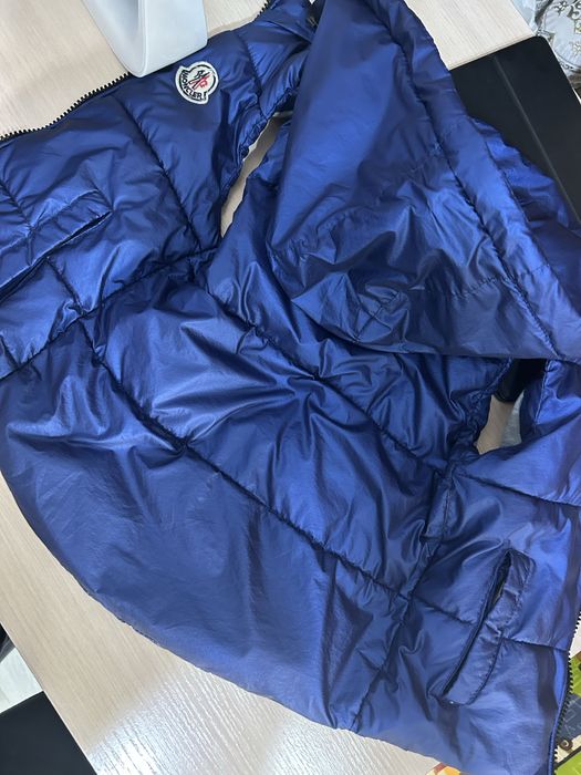 Детская безрукавка со сьемным капюшеном