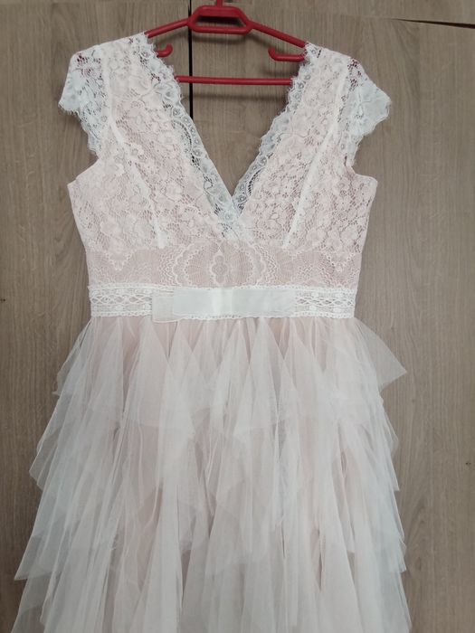 Rochie elegantă cu dantela