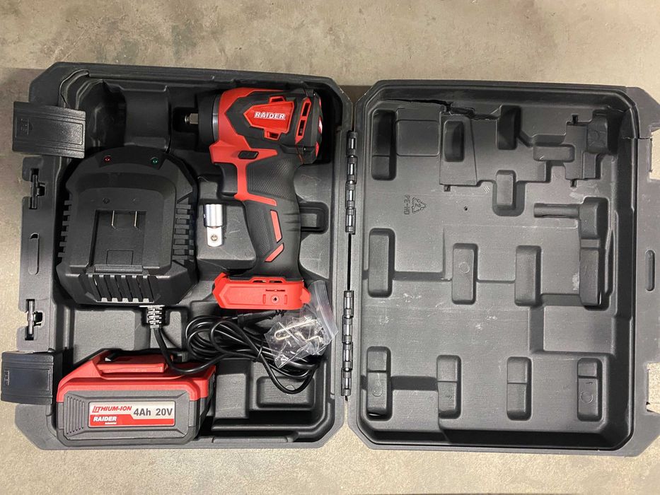 031301	Гайковерт акум. 20V 4Ah 320Nm безчетков в куфар RDI-IBW01