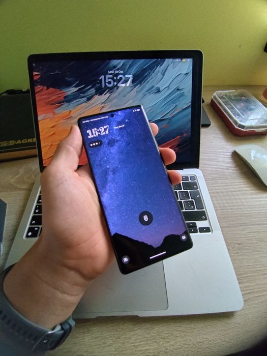 Vând telefon Google Pixel 6 Pro, culoare Stormy Black (Negru), varianta cu 12GB RAM și 128GB spațiu de stocare.