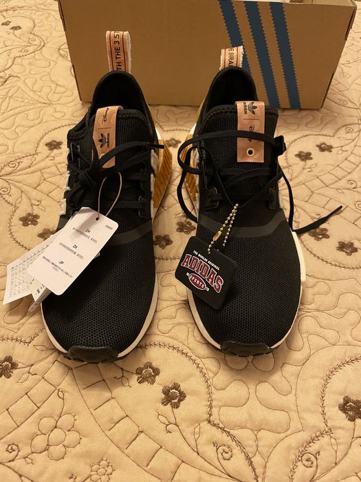 Adidas Disney.                            .