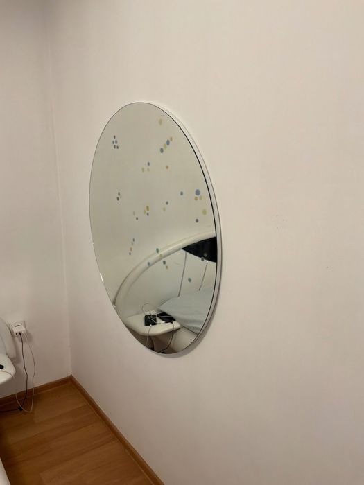 Легло и огледало