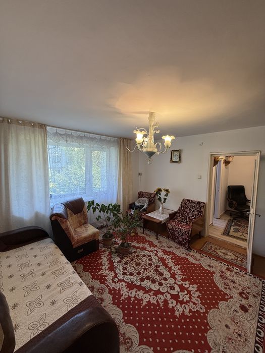 Vând apartamnet 2 camere in Petroșani situat pe St.Viitorul