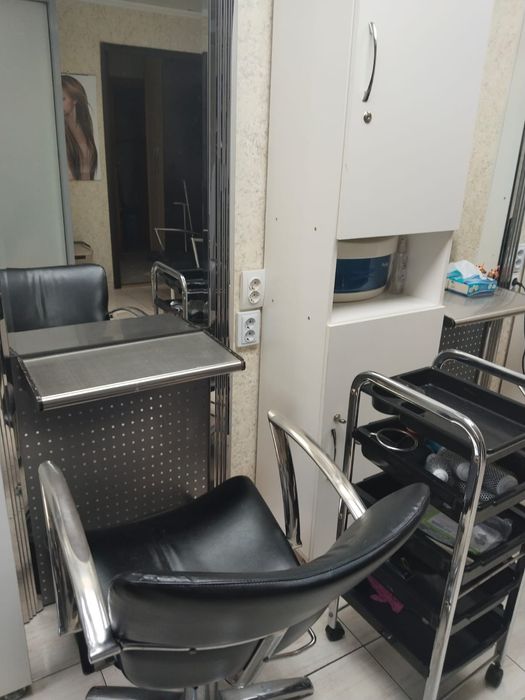 Продам двухстороннее зеркало для парикмахеров