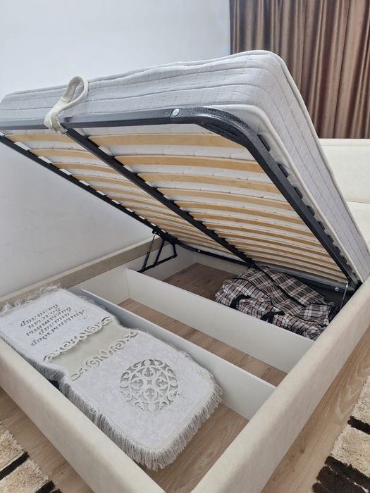 Продам кровать (матрас в подарок)