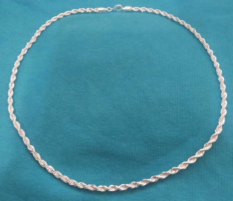 Нов,сребърен ланец,дълъг и здрав. 7 модела,налични.В кутия за подарък.