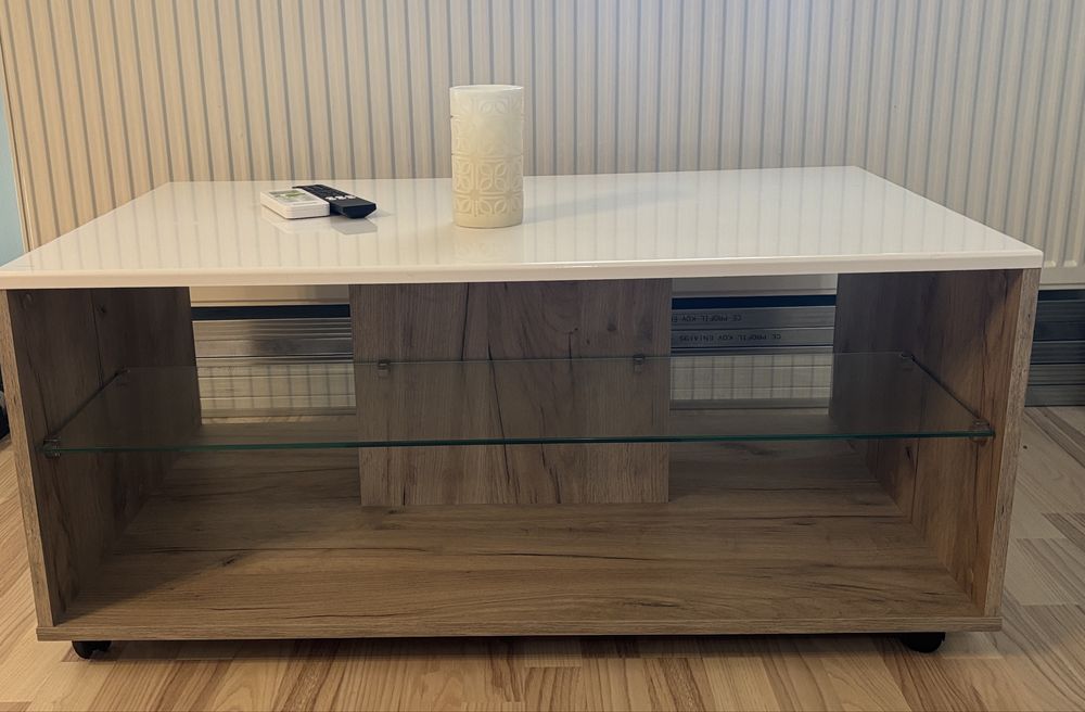 Vand mobila de living