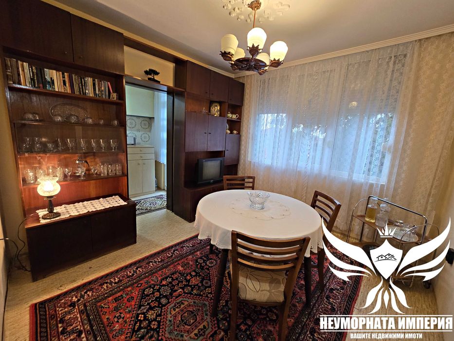 Продавам четиристаен апартамент 94кв. 1ет. гр.Асеновград, кв.Изток