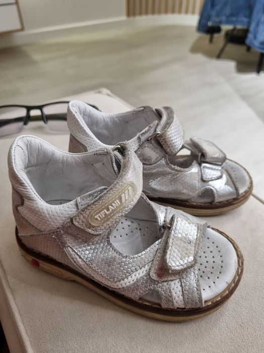 Сандалии Tiflani