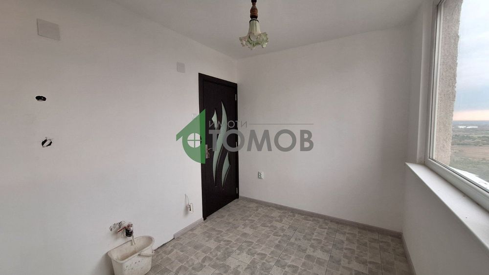 Много просторен и ремонтиран тристаен апартамент в кв. Три Чучура