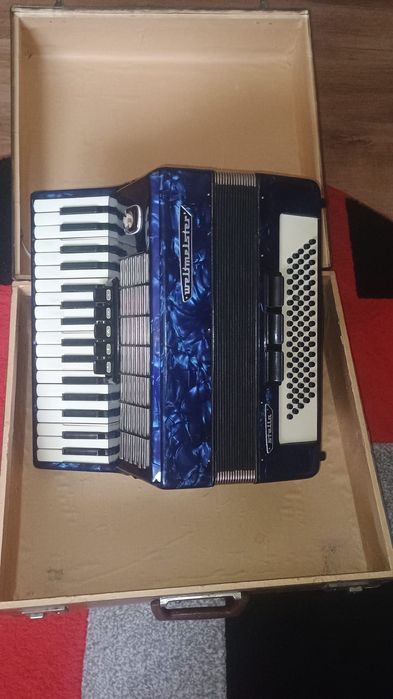 Vând acordeon preț ușor negociabil