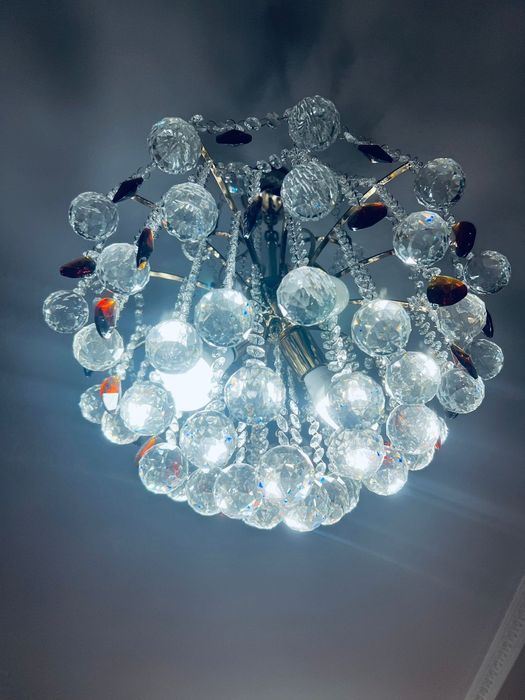 Продам люстру в отличном состоянии