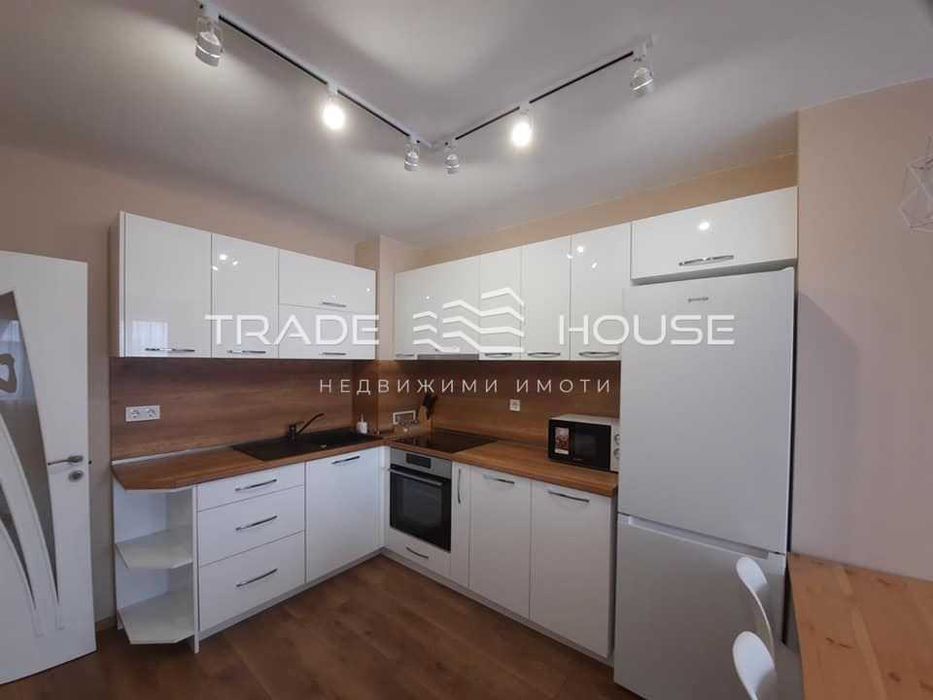 Дава се под наем Двустаен апартамент в Пловдив, Център - 62 кв.м за 382.5 € - Снимка #1