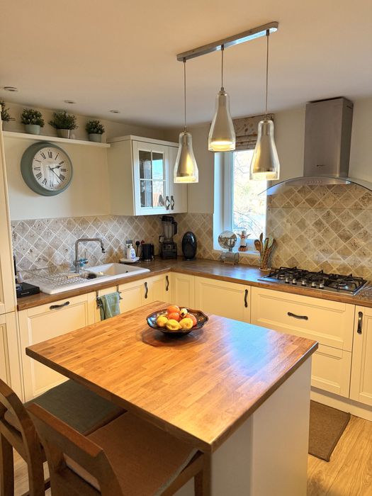 Casă de vânzare 240 mp, teren 1.000 mp, Băile Olănești