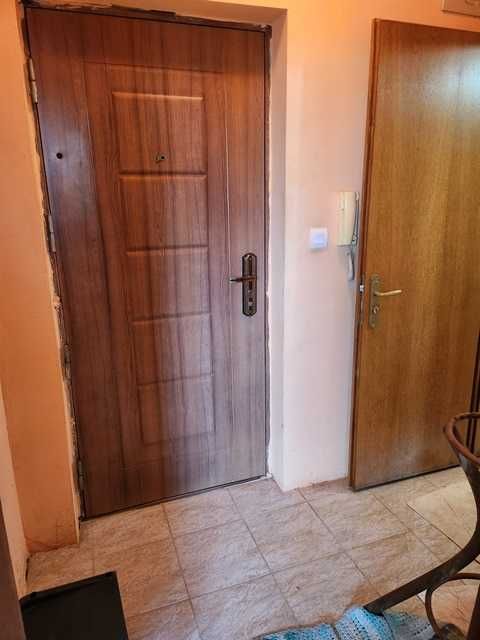 Дава се под наем Едностаен апартамент в Търговище, Център - 35 кв.м за 127.5 € - Снимка #3