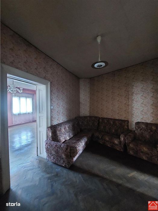 Casa cu spatiu comercial, zona Intim
