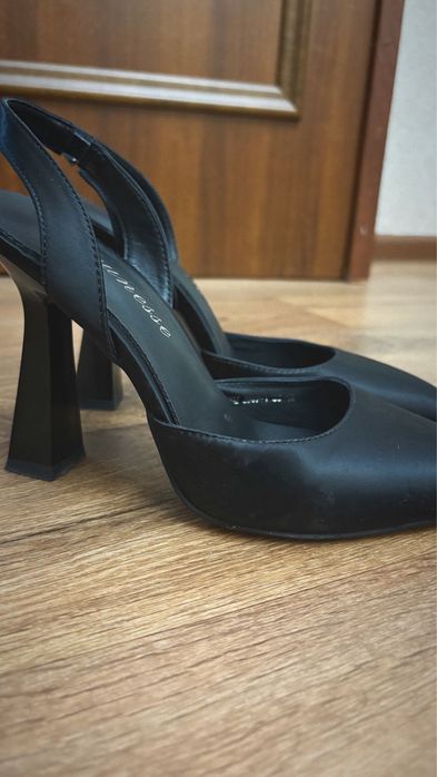 Туфли на высоком каблуке