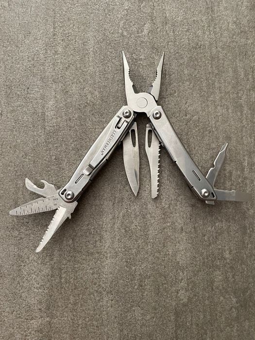 Unealta multifunctionala Leatherman Sidekick cu teaca inclusa