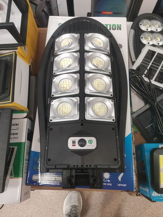 Lămpi solare cu leduri albe