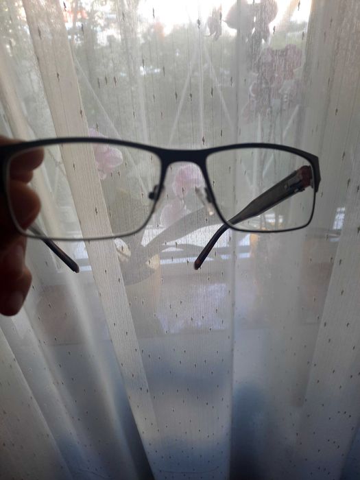 Ochelari Guess rama originala pt protectie monitor au costat 800 ron
