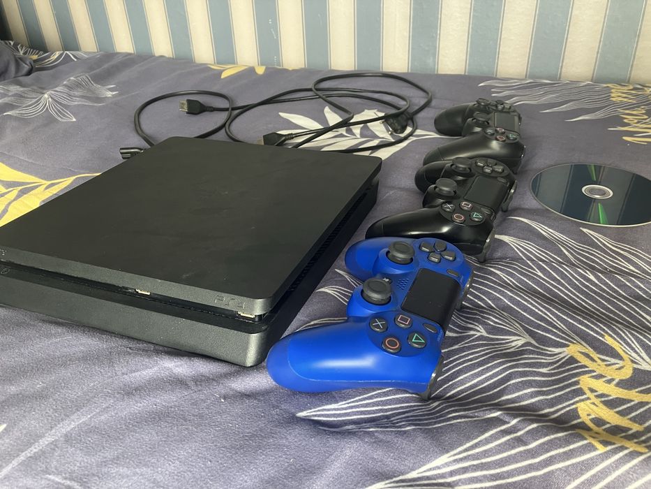 Прошитая ps4 slim 12.50 bd-jb 1tb ssd kingston, 2 геймпада ориг